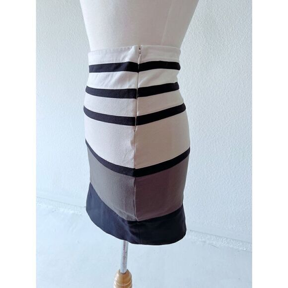 Express Monochromatic Mini Skirt - Picture 2 of 5